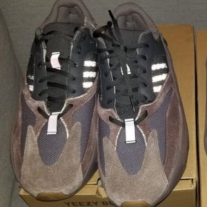 Yeezy Mauve size 12